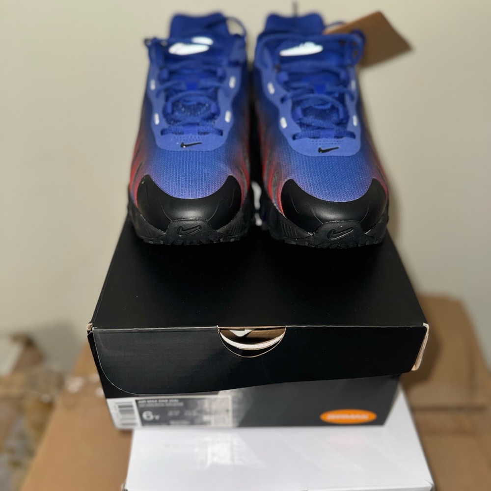 Nike Gradient Blue and Black Athletic Shoes